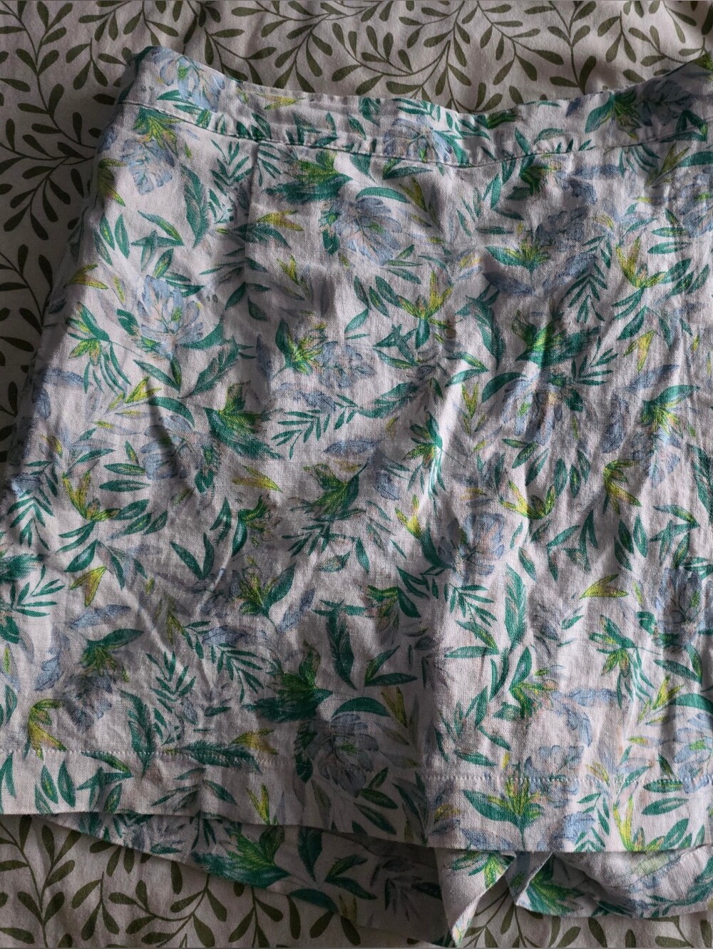 Ellen Tracy White Skort with Green and Blue Leaf Print